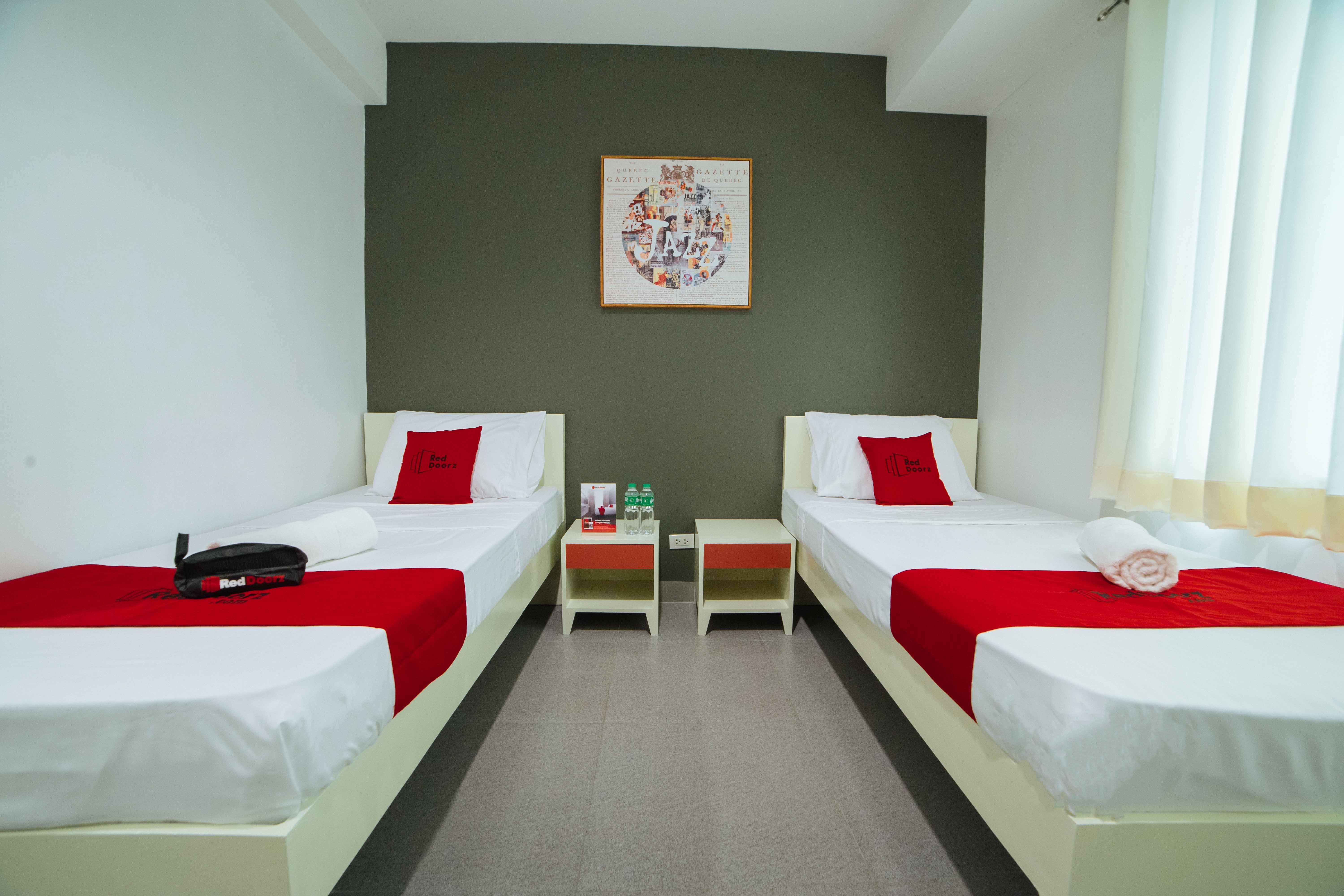Reddoorz Plus @ Roxas Street Davao Экстерьер фото