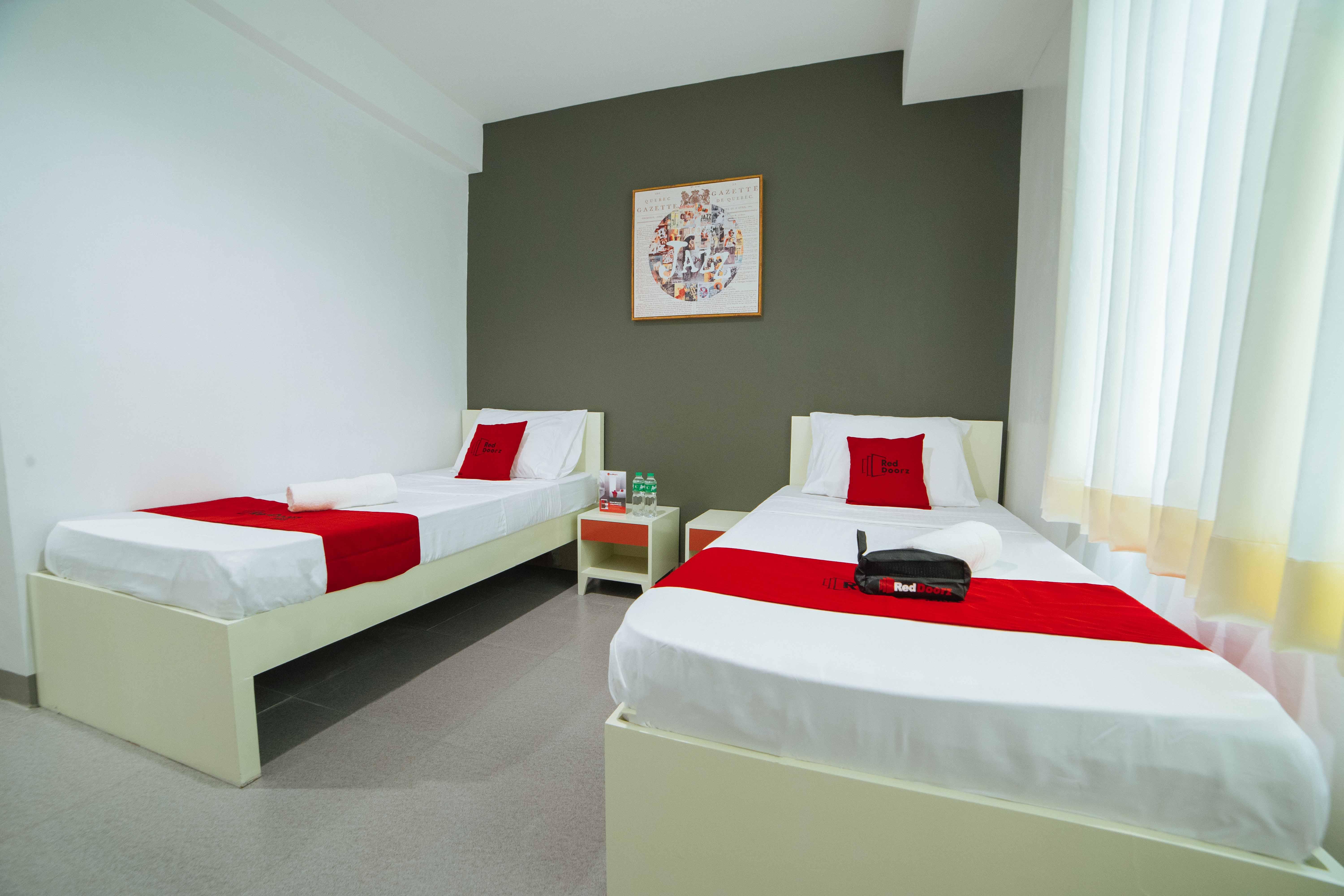 Reddoorz Plus @ Roxas Street Davao Экстерьер фото