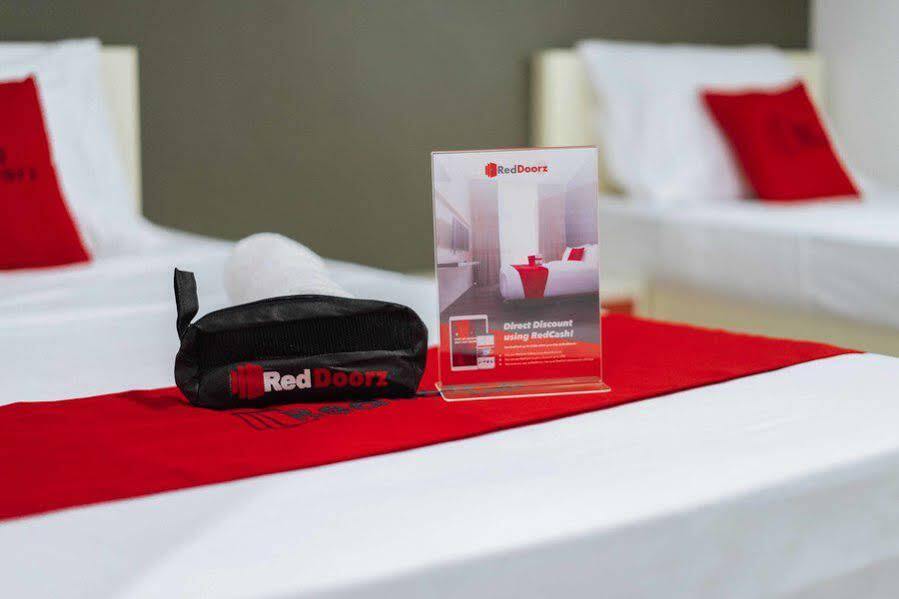 Reddoorz Plus @ Roxas Street Davao Экстерьер фото